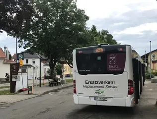 Rückseite eines SEV-Busses am Bahnhof in Schwaigern.