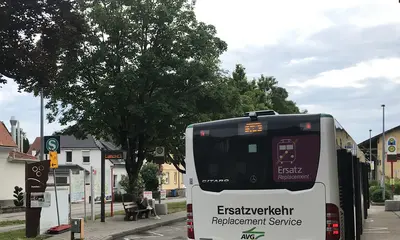 Rückseite eines SEV-Busses am Bahnhof in Schwaigern.